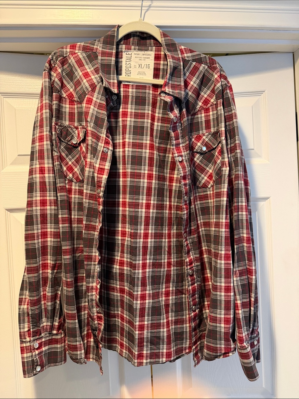 Aéropostale Red & Gray Plaid Button-Up Shirt